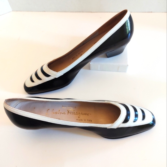 SALVATORE FERRAGAMO | Black Patent Leather Low Heel | 7 - Picture 6 of 9